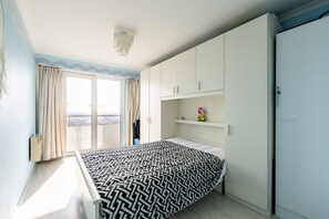 1 bedroom, iron/ironing board, Internet