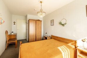 1 bedroom, iron/ironing board, free WiFi
