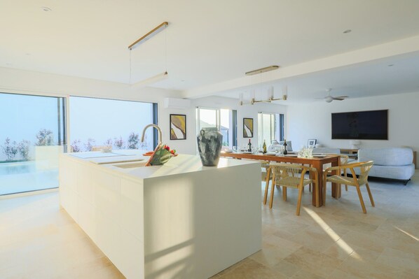 Interior - Air-conditioned villa with heated pool, near the sea (Le Bernard)