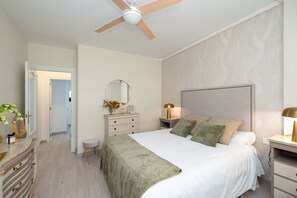 4 makuuhuonetta, silitysrauta/-lauta, ilmainen Wi-Fi, vuodevaatteet