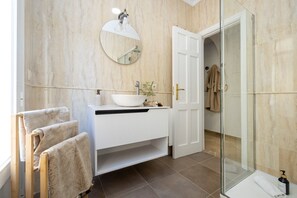 Shower, hair dryer, towels