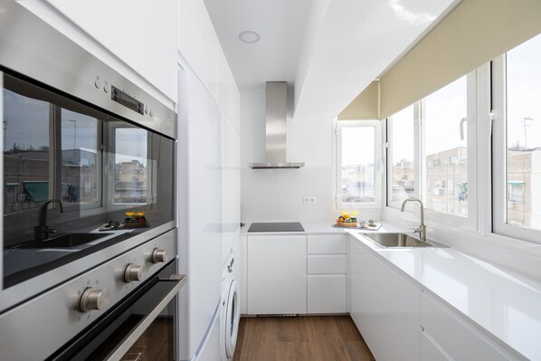 ثلاجة، ميكروويف، فرن، غسالة أطباق