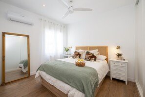 Iron/ironing board, free WiFi, bed sheets