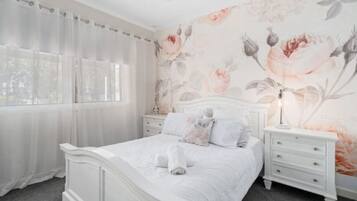 2 bedrooms, desk, iron/ironing board, free WiFi