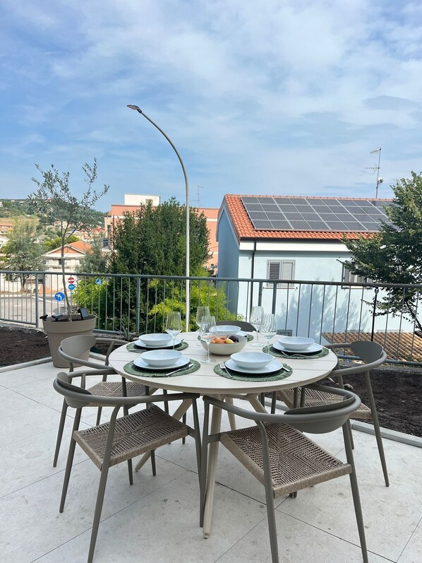 Outdoor dining - Via Panoramica II - where the sea kisses the mountains (Marina di San Vito)