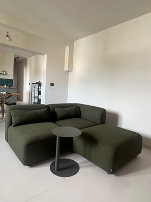 Smart TV - Via Panoramica II - where the sea kisses the mountains (Marina di San Vito)