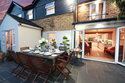 Stylish Norfolk Country House River/Large Garden & Koi