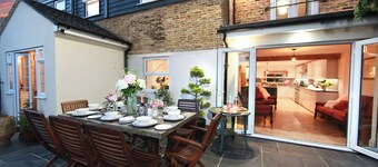 Stylish Norfolk Country House River/Large Garden & Koi