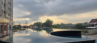 apartemen amazana strategic serpong cozy,cheapset,gym & pool,wifi