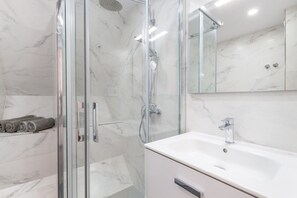 Douche, séchoir à cheveux