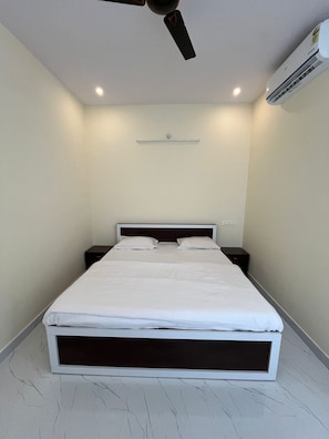 Premium bedding, Select Comfort beds, individually furnished