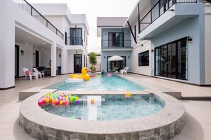 Pool - Level FIVE pool villa Pattaya (Bang Lamung)
