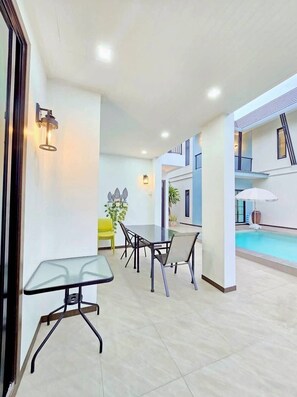 Villa, Pool View | Living area | 32-inch flat-screen TV with cable channels - Level FIVE pool villa Pattaya (Bang Lamung)