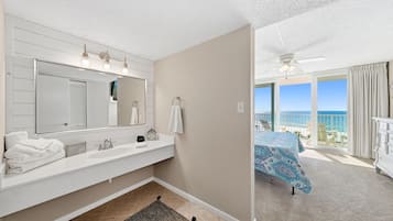 2 bedrooms, WiFi (free), bed sheets