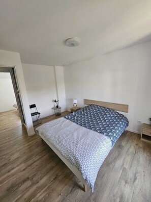 2 bedrooms, iron/ironing board, WiFi, bed sheets - 2 Bedroom Private vacation home (Villers-Cotterêts)