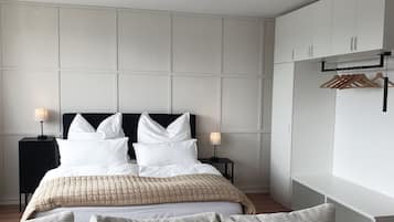 1 bedroom, in-room safe, desk, iron/ironing board