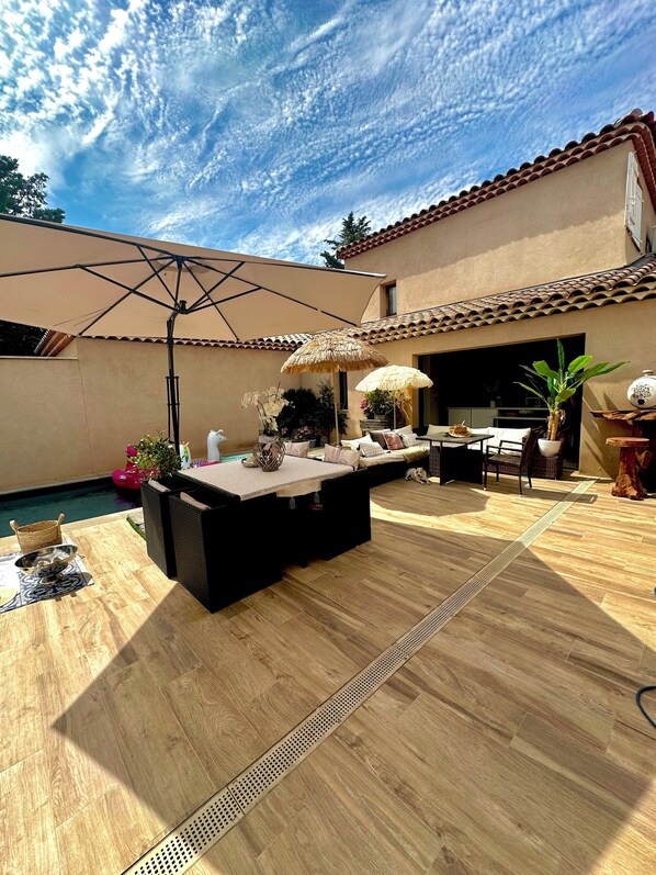 Outdoor dining - Studio - Bouc Bel Air (Bouc-Bel-Air)
