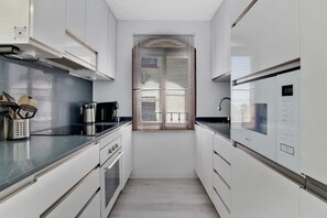 Refrigerador, microondas, horno, placa de cocina