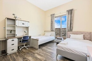 4 slaapkamers, een strijkplank/strijkijzer, gratis wifi, beddengoed