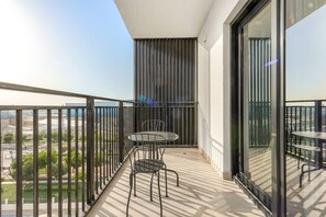 Outdoor dining - 1BR Water’s Edge w/ Canal Views & Pool Access Near Attractions (Yas Island)