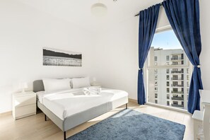 1 bedroom, free WiFi, bed sheets - 1BR Water’s Edge w/ Canal Views & Pool Access Near Attractions (Yas Island)