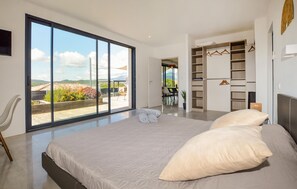 4 slaapkamers, een strijkplank/strijkijzer, gratis wifi