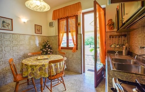 Réfrigérateur, surface de cuisson, lave-vaisselle