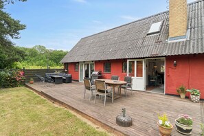 Outdoor dining - Scenic area close to forest golf and beach (Rønne)