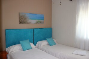 3 chambres, fer et planche à repasser, Wi-Fi gratuit, draps fournis