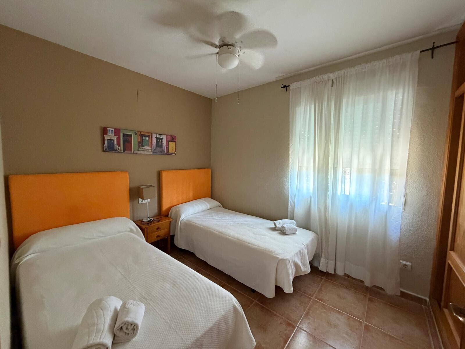 3 bedrooms, iron/ironing board, WiFi (free), bed sheets
