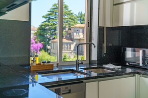 Fridge, microwave, oven, stovetop