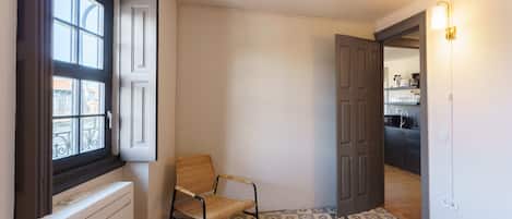 2 bedrooms, iron/ironing board, Internet