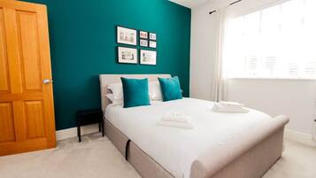3 bedrooms, iron/ironing board, free WiFi, bed sheets