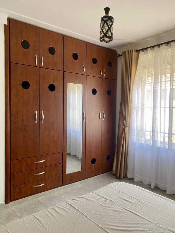 2 bedrooms, iron/ironing board, WiFi, bed sheets