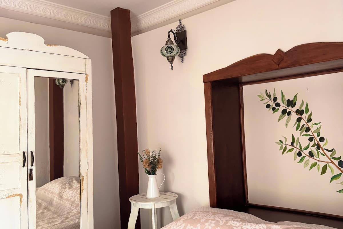 Siren Deluxe Suite, Courtyard View | 1 bedroom, Egyptian cotton sheets, premium bedding
