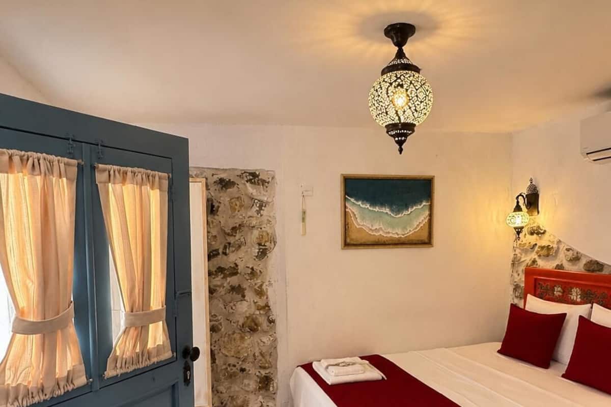 ISKANCA - Economy Room | 1 hálószoba, egyiptomi pamut ágynemű, prémium ágynemű és íróasztal