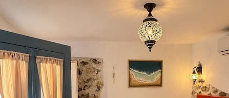 1 bedroom, Egyptian cotton sheets, premium bedding, desk