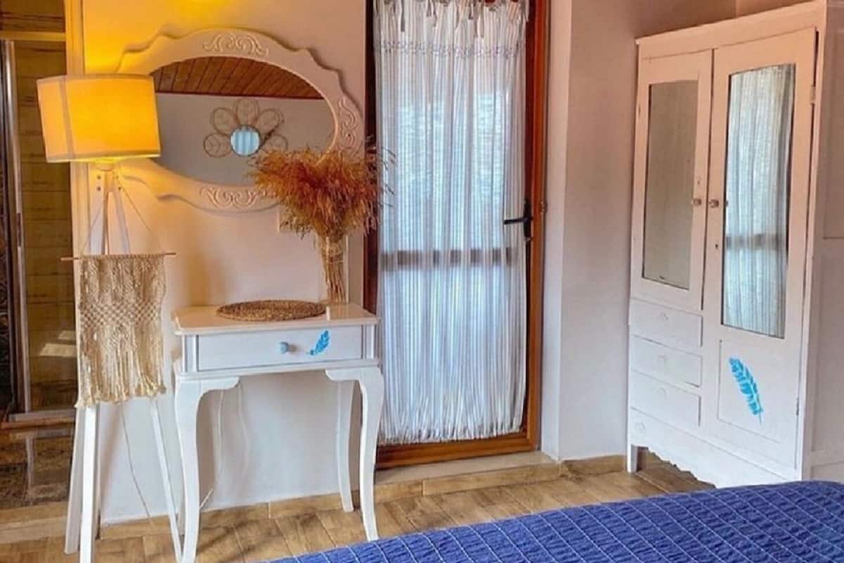 Athena Deluxe Suite, Courtyard View | 1 bedroom, Egyptian cotton sheets, premium bedding