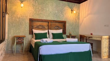 ALESTA - Deluxe Double or Twin Room, Non Smoking, Courtyard View | 1 slaapkamer, lakens van Egyptisch katoen, luxe beddengoed