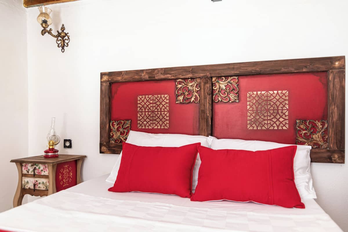 VELENA - Deluxe Room, Courtyard View | 1 hálószoba, egyiptomi pamut ágynemű, prémium ágynemű és íróasztal