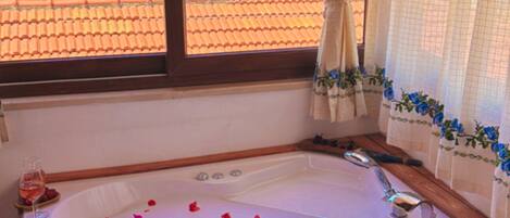 Zeus Deluxe Suite , Sea View | 1 soverom, sengetøy i egyptisk bomull og sengetøy av topp kvalitet