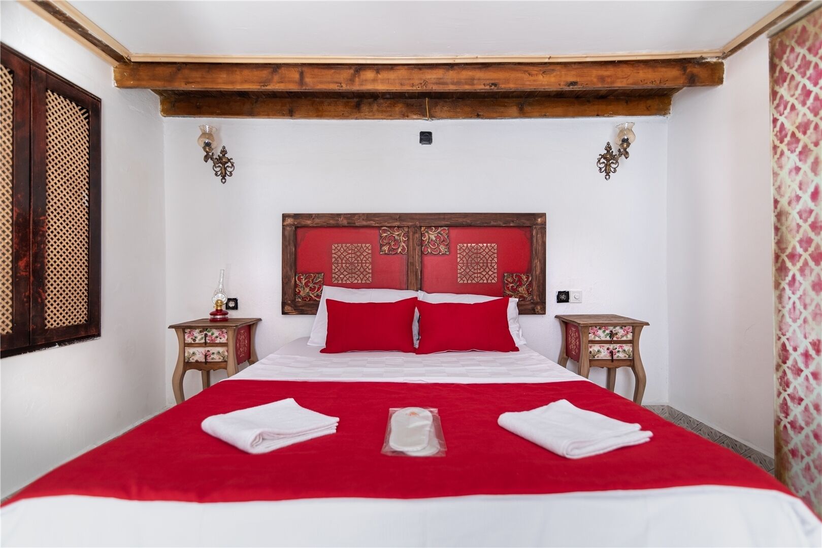 VELENA - Deluxe Room, Courtyard View