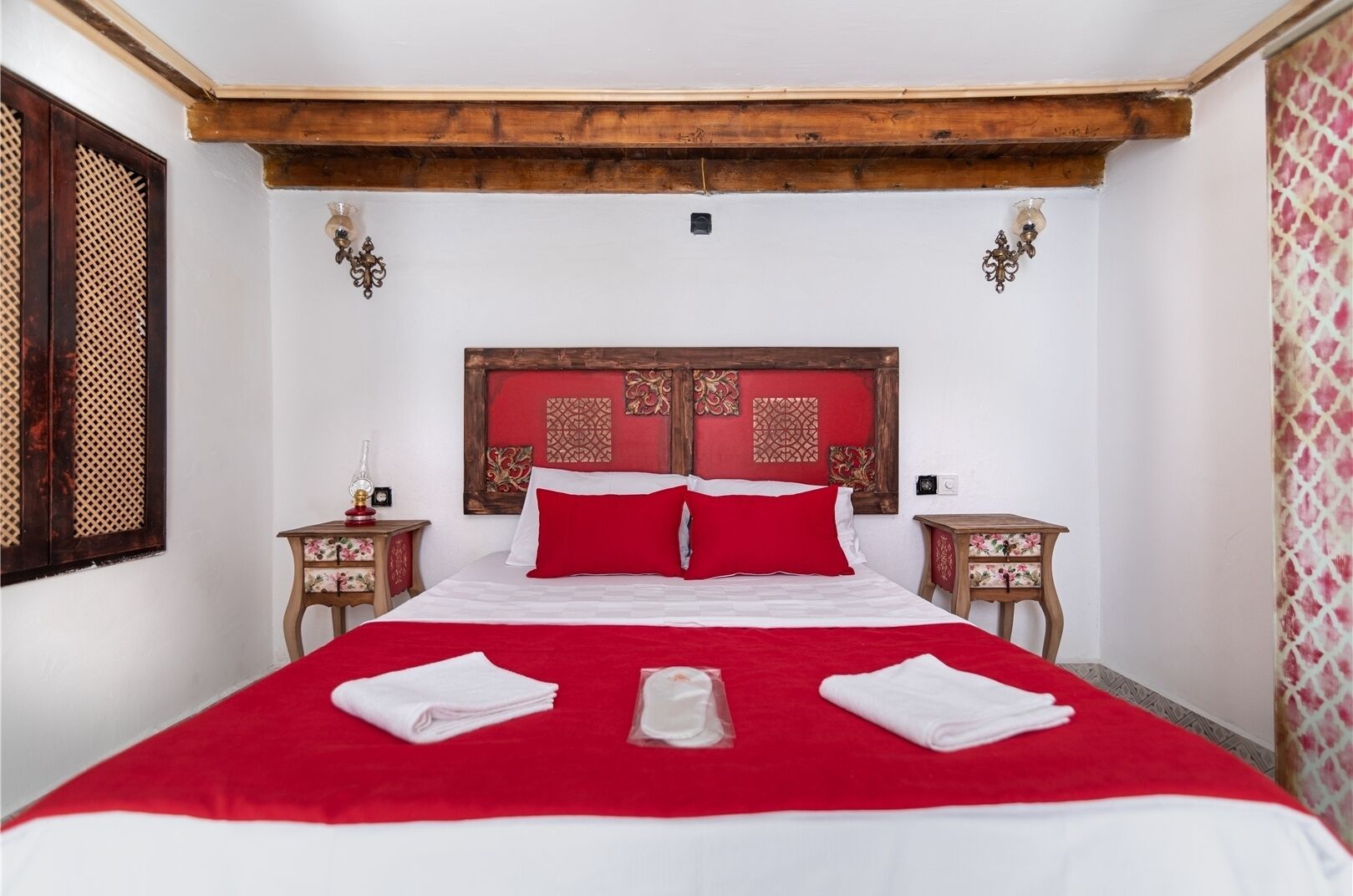 VELENA - Deluxe Room, Courtyard View