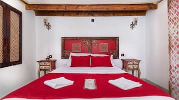 VELENA - Deluxe Room, Courtyard View | 1 bedroom, Egyptian cotton sheets, premium bedding