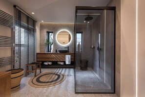 Een douche, een haardroger, handdoeken, zeep