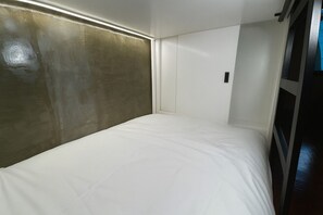 Free WiFi, bed sheets