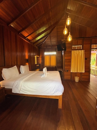 Standard Room, Balcony, Pool View | Minibar, desk, iron/ironing board, free WiFi