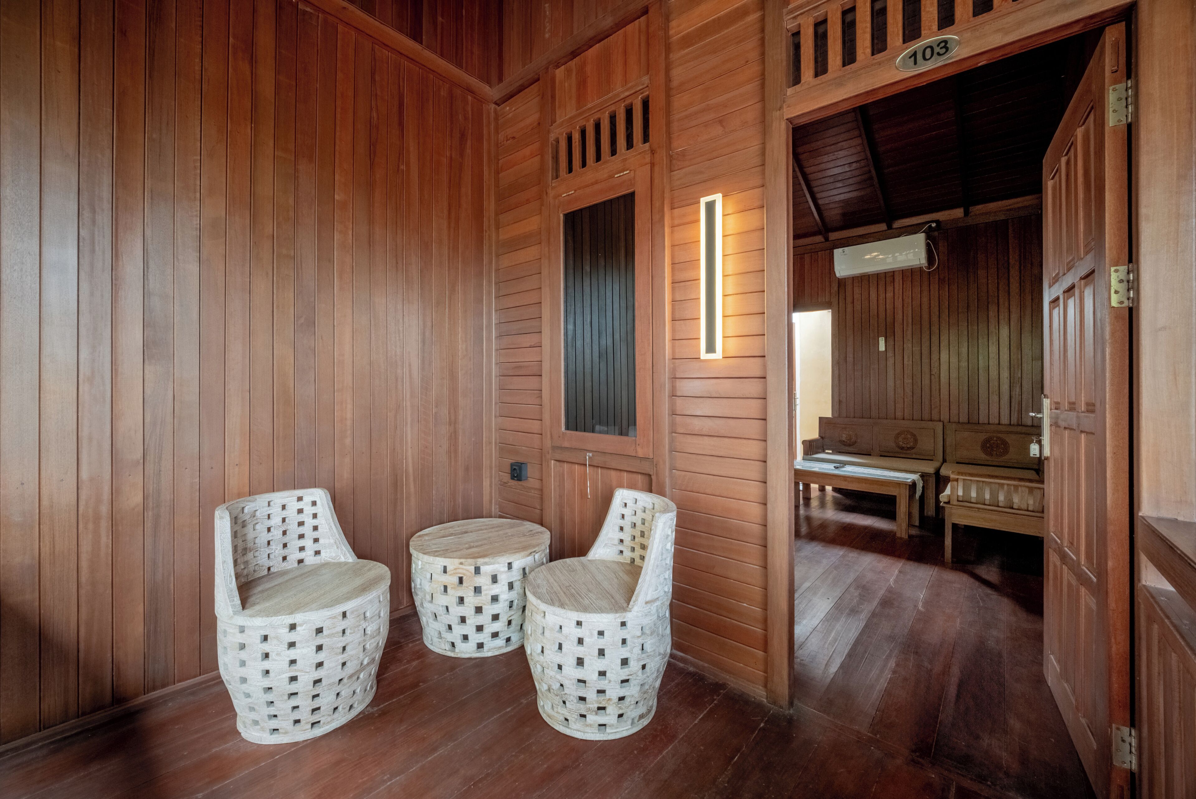 ห้องสแตนดาร์ด, ระเบียง, วิวสระว่ายน้ำ | ระเบียง