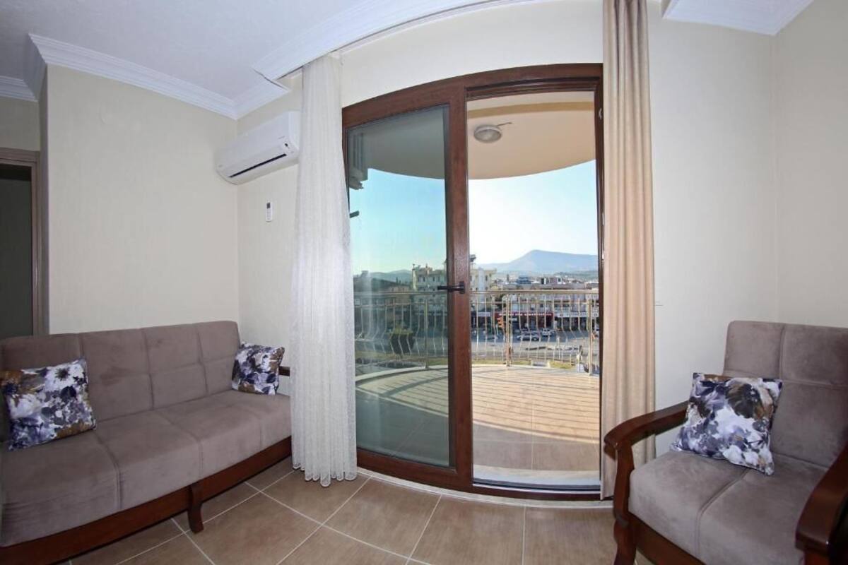Standard Apartment, Balcony, Mountain View | Living area