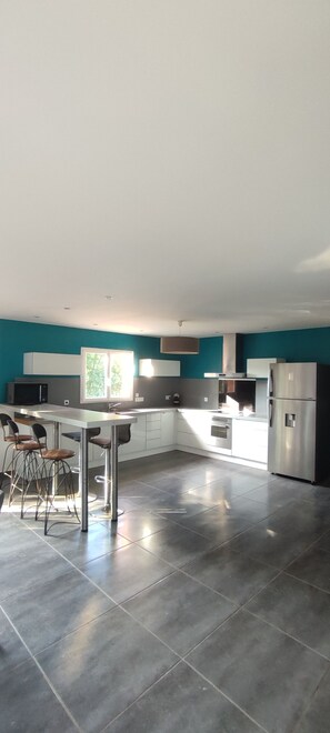 Micro-ondes, four, plaque de cuisson, lave-vaisselle